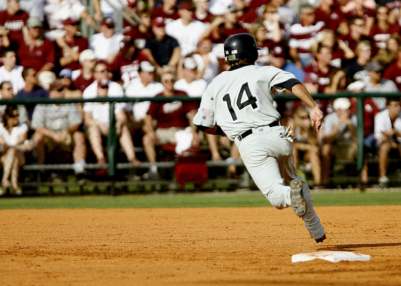 Baseball player running the bases